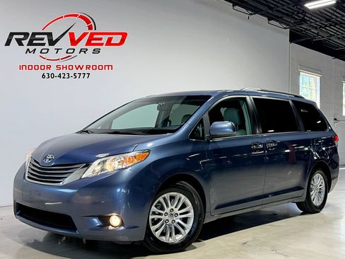 Used 2014 Toyota Sienna XLE w/ Entertainment Package FWD image 1