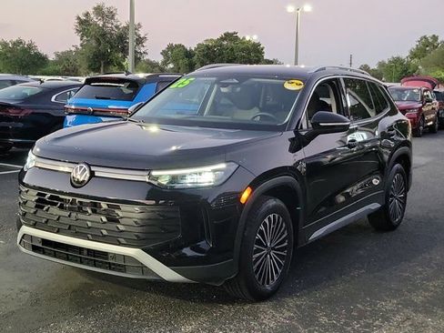 Certified 2025 Volkswagen Tiguan S image 28