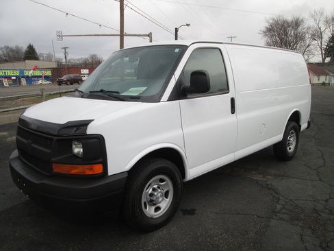 Used 2017 Chevrolet Express 2500 image 5