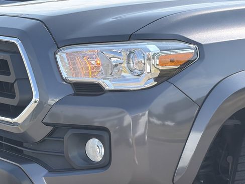 Used 2021 Toyota Tacoma SR5 AWD/4WD image 8