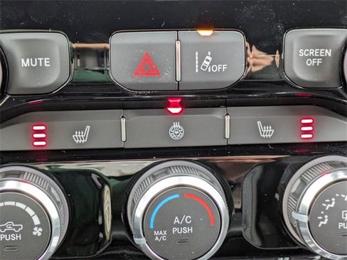 New 2026 RAM 1500 4x4 Crew Cab image 22