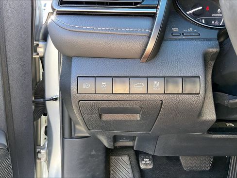 Used 2024 Toyota Camry SE image 31