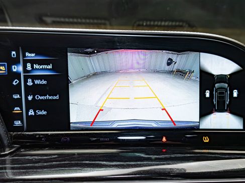 Used 2021 Cadillac Escalade Sport w/ LPO, Illumination Package image 17