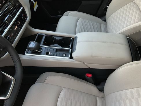 New 2025 Nissan Pathfinder SV w/ Black Appearance Package image 33