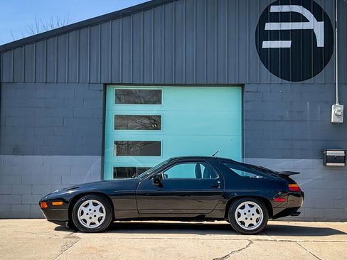 Used 1990 Porsche 928 image 3