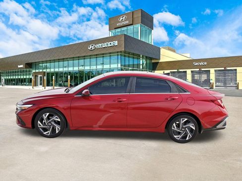 Used 2024 Hyundai Elantra SEL w/ Convenience Package FWD image 9