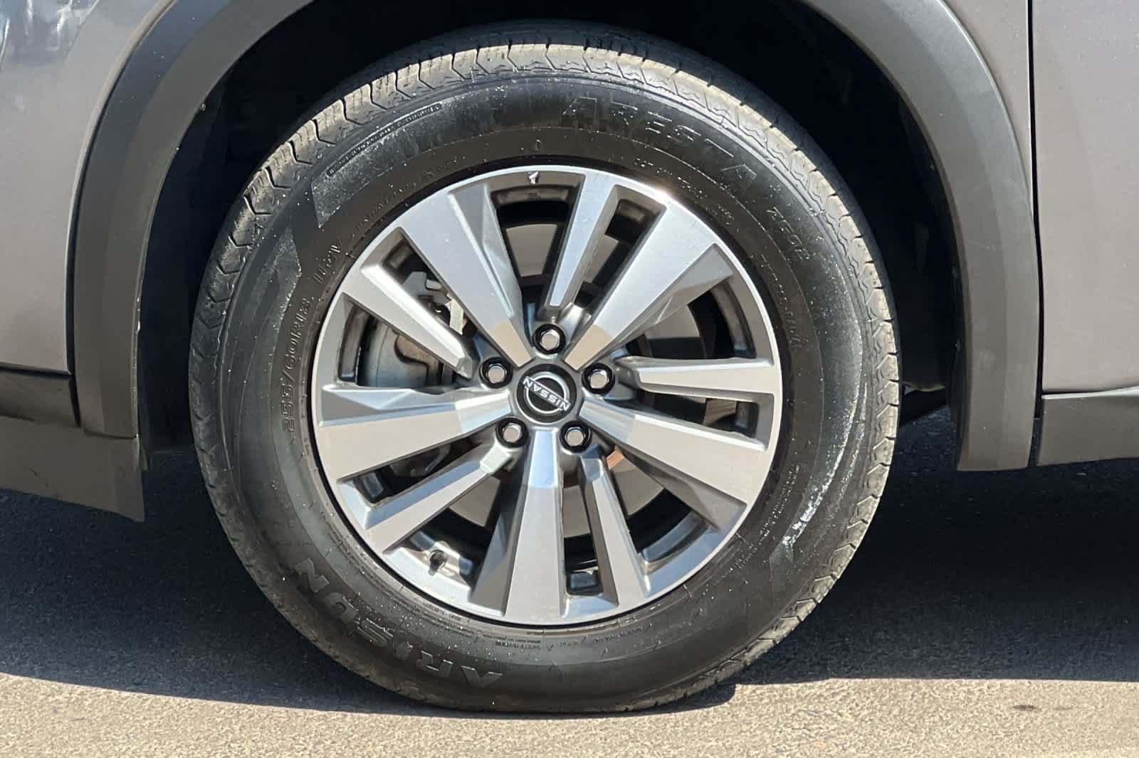 Used 2025 Nissan Pathfinder SL FWD image 36