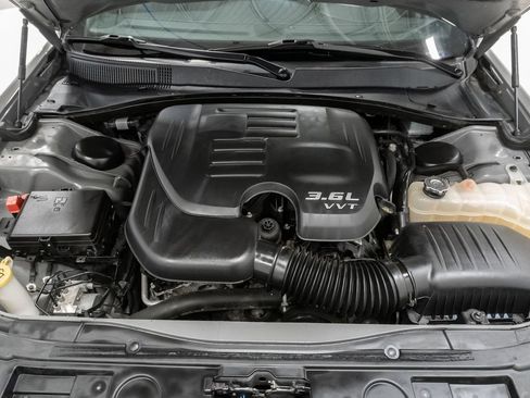 Used 2018 Chrysler 300 S w/ 300S Premium Group AWD/4WD image 3