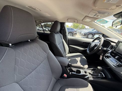 Used 2022 Toyota Corolla LE FWD image 18