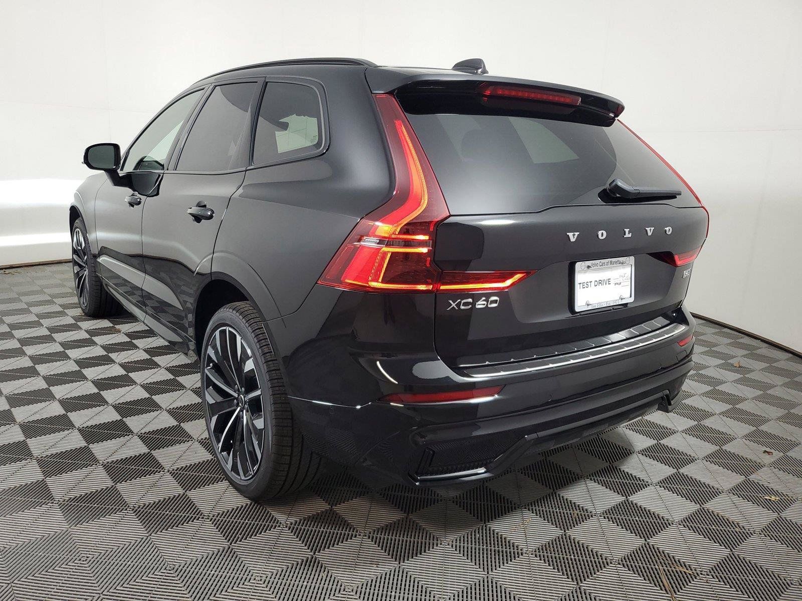 Used 2027 Volvo XC60 B5 Ultra AWD/4WD image 4