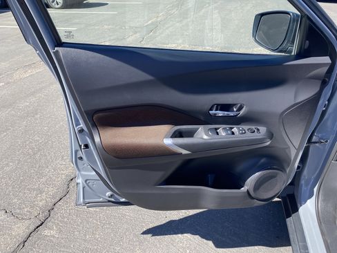 Used 2022 Nissan Kicks SR image 7
