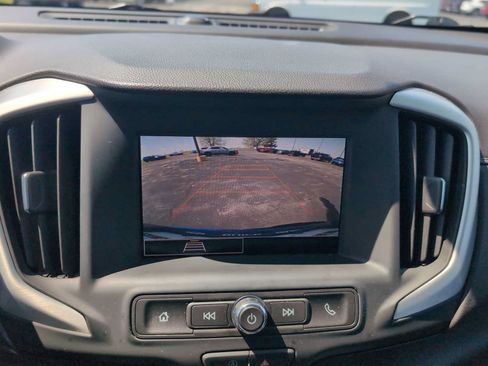 Used 2024 GMC Terrain SLE w/ Driver Convenience Package FWD image 17
