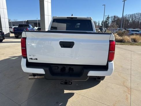 Used 2024 Toyota Tacoma TRD Off-Road image 6