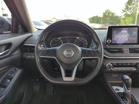 Used 2022 Nissan Altima 2.5 SR FWD image 16