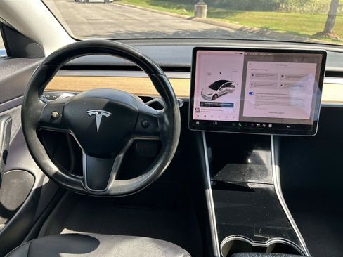 Used 2019 Tesla Model 3 AWD/4WD image 17