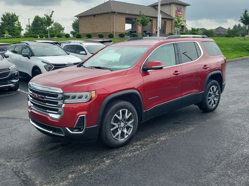 Used 2023 GMC Acadia SLT w/ Preferred Package FWD image 2