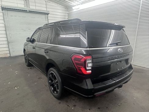 Used 2022 Ford Expedition Limited image 4
