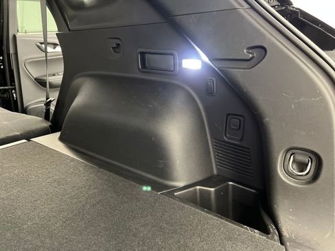 Used 2025 Chevrolet Blazer LT image 32