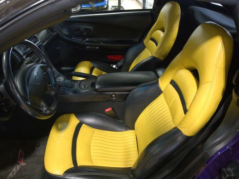 Used 1998 Chevrolet Corvette Convertible w/ Memory Pkg image 37