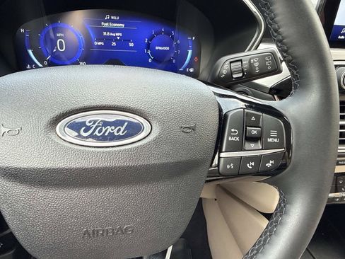 Used 2022 Ford Escape Titanium w/ Class II Trailer Tow Package AWD/4WD image 16
