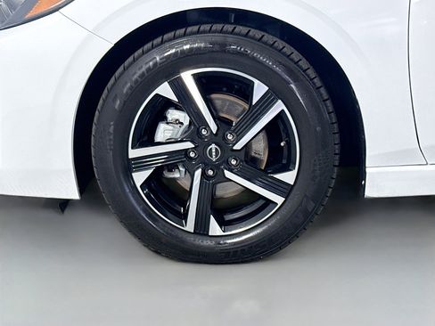 Used 2024 Nissan Sentra SV FWD image 38