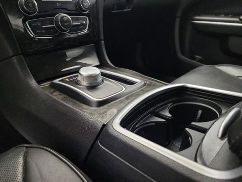 Used 2017 Chrysler 300 C image 26