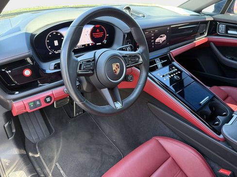 Used 2024 Porsche Panamera image 39