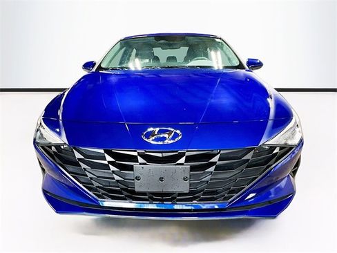 Used 2023 Hyundai Elantra SEL image 2