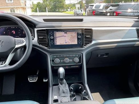 Used 2023 Volkswagen Atlas Cross Sport SEL R-Line AWD/4WD image 17