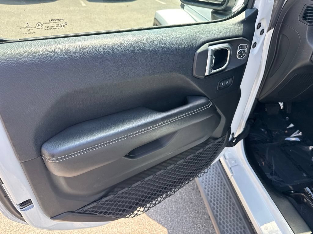Used 2018 Jeep Wrangler Unlimited Sahara AWD/4WD image 10