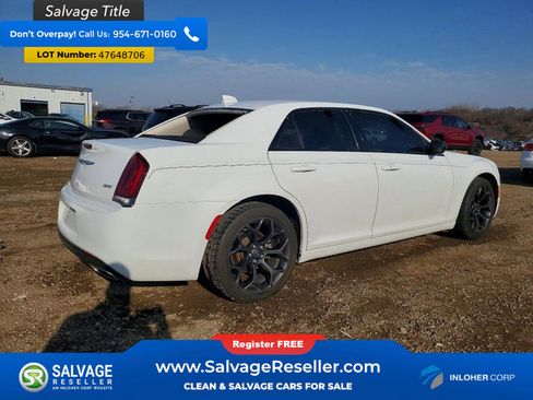 Used 2020 Chrysler 300 Touring w/ Sport Appearance Package RWD image 4