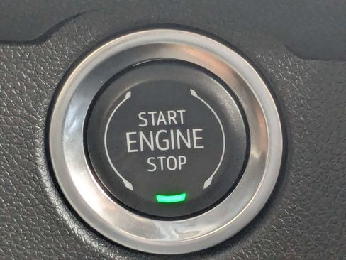 Used 2025 Chevrolet Traverse LT FWD image 37