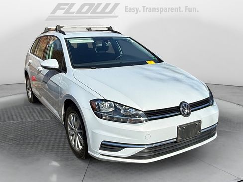 Used 2019 Volkswagen Golf S image 1