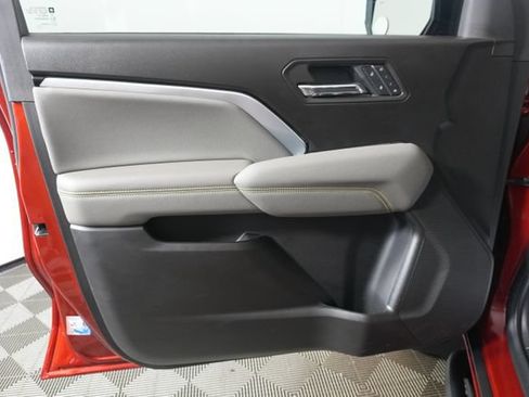 Used 2026 Chevrolet Colorado ZR2 w/ Technology Package AWD/4WD image 24