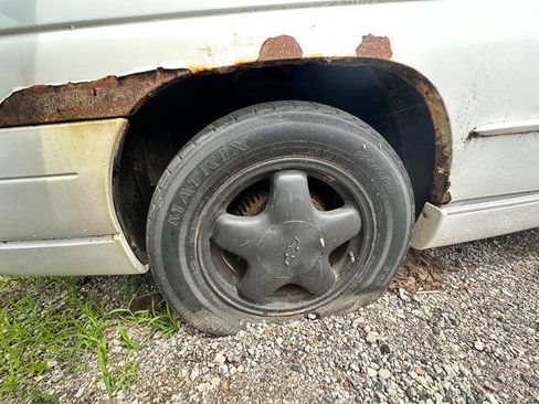 Used 1995 Chevrolet Monte Carlo LS FWD image 16