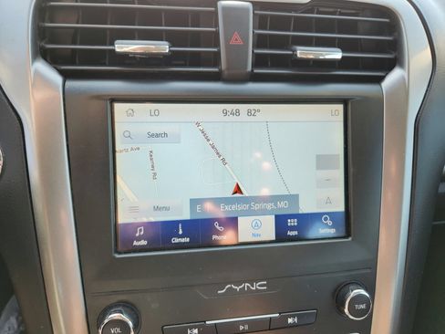 Used 2020 Ford Fusion SE FWD image 18