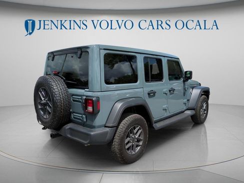 Used 2025 Jeep Wrangler Unlimited Sport AWD/4WD image 3