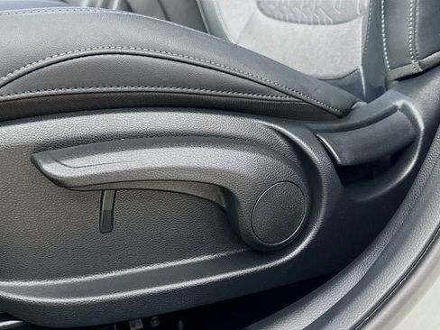 Certified 2025 Kia Seltos S image 19