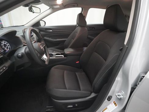 Used 2024 Nissan Altima 2.5 SV FWD image 7