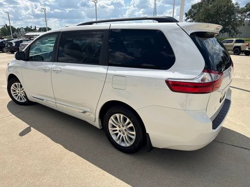 Used 2017 Toyota Sienna XLE w/ Protection Package FWD image 5