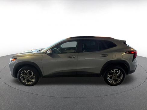 Used 2025 Chevrolet Trax LT image 8