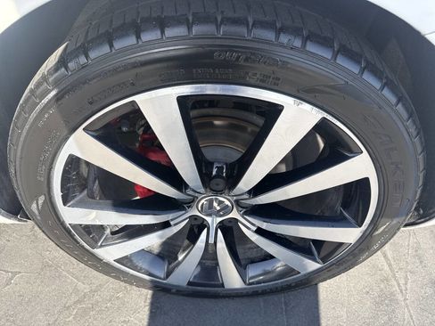 Used 2012 Volkswagen Beetle 2.0T w/ Lamp & Wheel Pkg FWD image 30