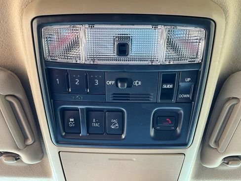 Used 2022 Toyota 4Runner SR5 Premium w/ Moonroof Package AWD/4WD image 23