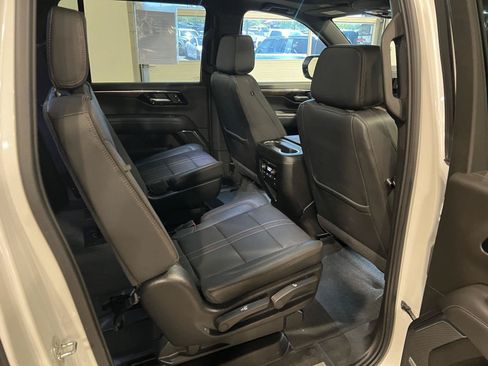 Used 2025 Chevrolet Suburban High Country AWD/4WD image 43
