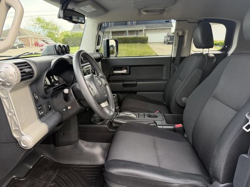 Used 2013 Toyota FJ Cruiser 4WD w/ Convenience Pkg image 18