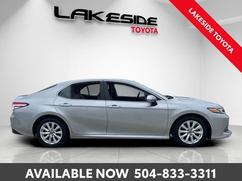 Used 2019 Toyota Camry LE image 7