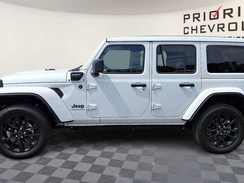 Used 2025 Jeep Wrangler Unlimited Sahara w/ Safety Group AWD/4WD image 5