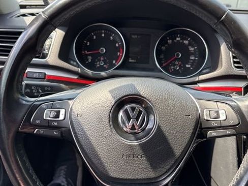 Used 2019 Volkswagen Passat 2.0T SE R-Line FWD image 11