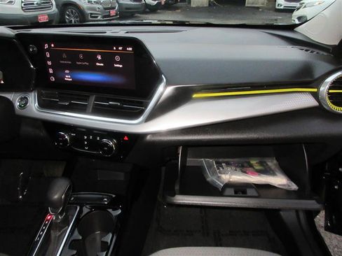 Used 2024 Chevrolet Trax LT image 28