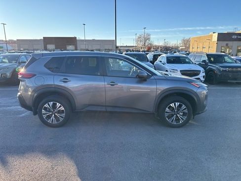 Used 2023 Nissan Rogue SV image 4